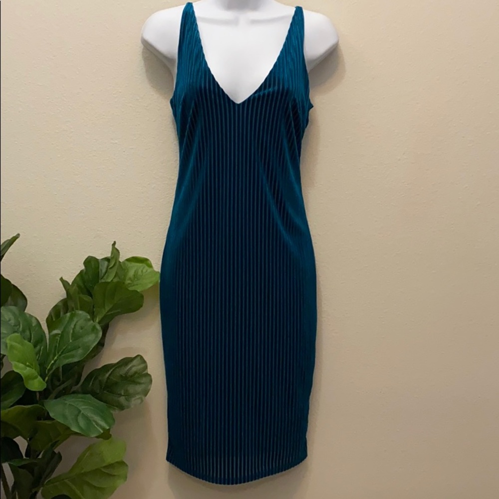 Emerald aqua green velvet dress - Picture 1 of 6